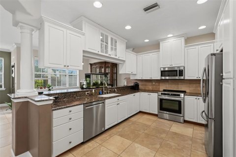 Townhouse in Palm Harbor, Florida 4 bedrooms, 215.35 sq.m. № 2223329 - photo 12