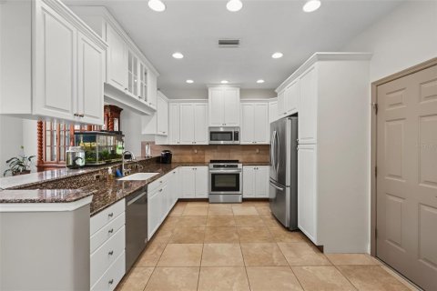 Townhouse in Palm Harbor, Florida 4 bedrooms, 215.35 sq.m. № 2223329 - photo 11