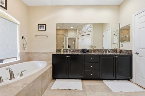 Townhouse in Palm Harbor, Florida 4 bedrooms, 215.35 sq.m. № 2223329 - photo 28