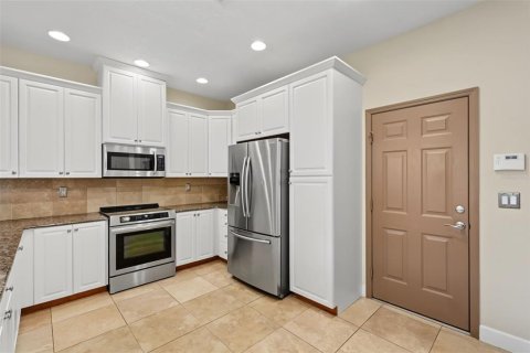 Townhouse in Palm Harbor, Florida 4 bedrooms, 215.35 sq.m. № 2223329 - photo 14