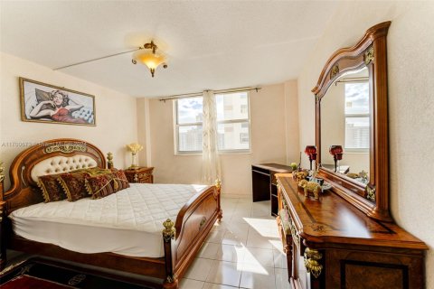 Condominio en venta en Hallandale Beach, Florida, 2 dormitorios, 111.48 m2 № 1693981 - foto 6