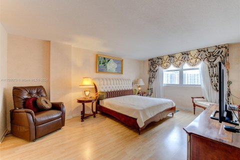 Condominio en venta en Hallandale Beach, Florida, 2 dormitorios, 111.48 m2 № 1693981 - foto 10