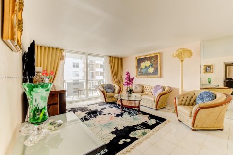 Condominio en venta en Hallandale Beach, Florida, 2 dormitorios, 111.48 m2 № 1693981 - foto 5