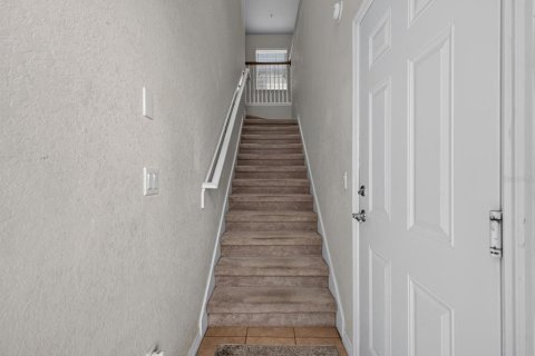 Condo in Four Corners, Florida, 2 bedrooms  № 2383411 - photo 4