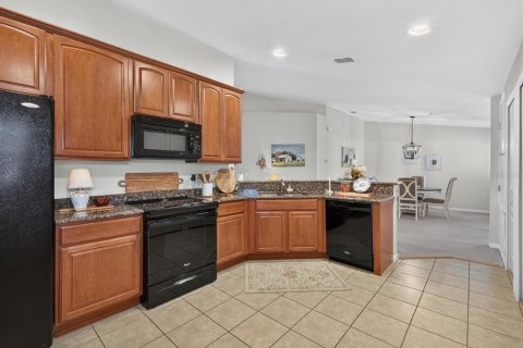 Condo in Four Corners, Florida, 2 bedrooms  № 2383411 - photo 9