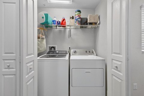 Condo in Four Corners, Florida, 2 bedrooms  № 2383411 - photo 24