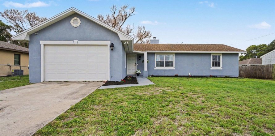 House in Palm Bay, Florida 3 bedrooms, 115.38 sq.m. № 2181954