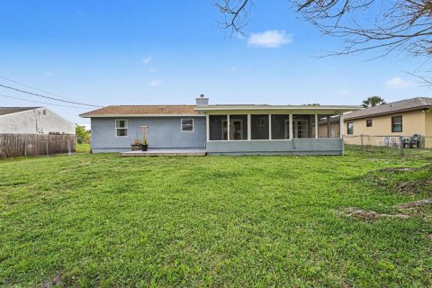 House in Palm Bay, Florida 3 bedrooms, 115.38 sq.m. № 2181954 - photo 18