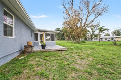 House in Palm Bay, Florida 3 bedrooms, 115.38 sq.m. № 2181954 - photo 20