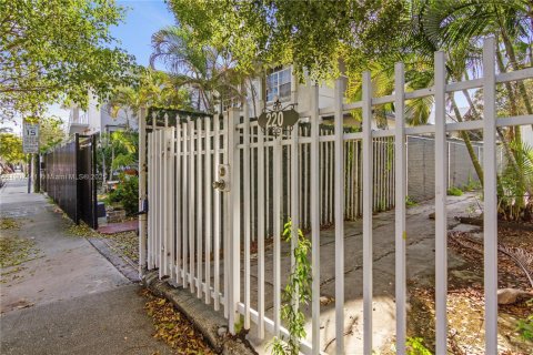 House in Miami, Florida 1 bedroom, 46.45 sq.m. № 1953859 - photo 10