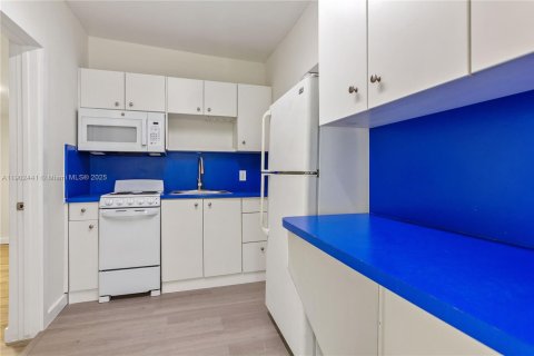 House in Miami, Florida 1 bedroom, 46.45 sq.m. № 1953859 - photo 6