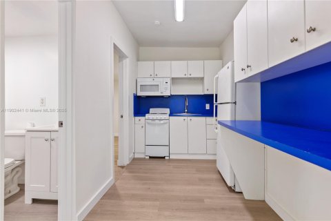 House in Miami, Florida 1 bedroom, 46.45 sq.m. № 1953859 - photo 5