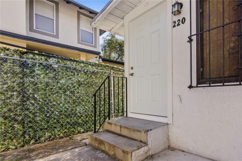 House in Miami, Florida 1 bedroom, 46.45 sq.m. № 1953859 - photo 9