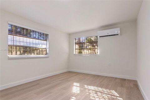 House in Miami, Florida 1 bedroom, 46.45 sq.m. № 1953859 - photo 3