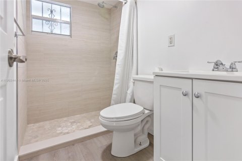 House in Miami, Florida 1 bedroom, 46.45 sq.m. № 1953859 - photo 4