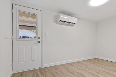 House in Miami, Florida 1 bedroom, 46.45 sq.m. № 1953859 - photo 8