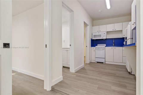 House in Miami, Florida 1 bedroom, 46.45 sq.m. № 1953859 - photo 7