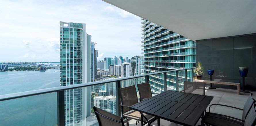 Кондоминиум с 2 спальнями в Майами, Флорида № 1940714