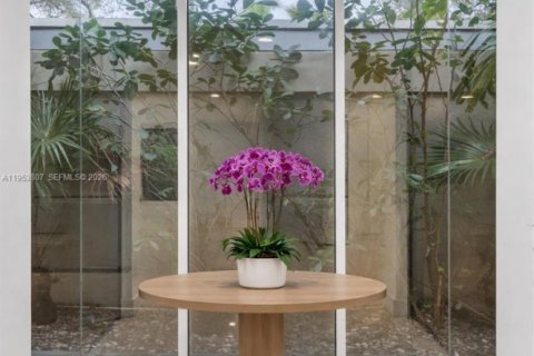 House in Miami, Florida 4 bedrooms, 273.6 sq.m. № 2011926 - photo 11