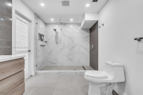 House in Miami, Florida 4 bedrooms, 273.6 sq.m. № 2011926 - photo 17