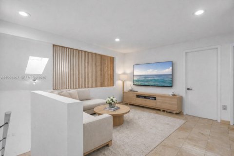 House in Miami, Florida 4 bedrooms, 273.6 sq.m. № 2011926 - photo 14