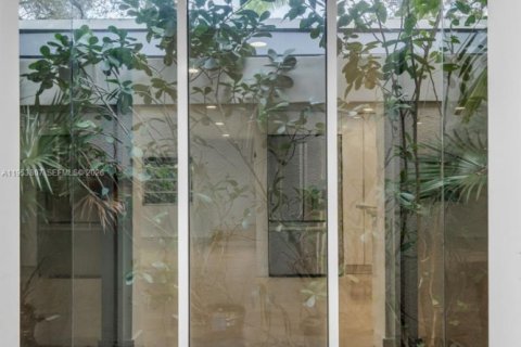 House in Miami, Florida 4 bedrooms, 273.6 sq.m. № 2011926 - photo 10