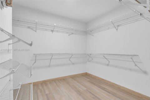 House in Miami, Florida 4 bedrooms, 273.6 sq.m. № 2011926 - photo 19