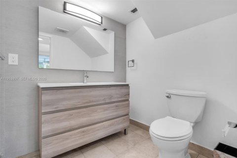 House in Miami, Florida 4 bedrooms, 273.6 sq.m. № 2011926 - photo 12