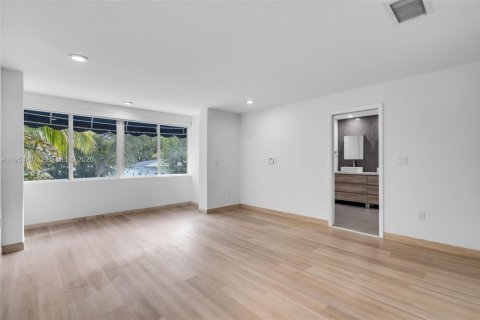 House in Miami, Florida 4 bedrooms, 273.6 sq.m. № 2011926 - photo 15