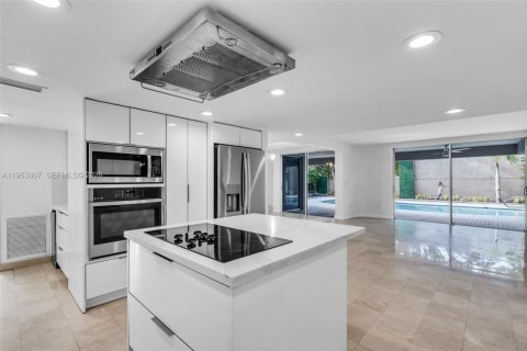 House in Miami, Florida 4 bedrooms, 273.6 sq.m. № 2011926 - photo 8
