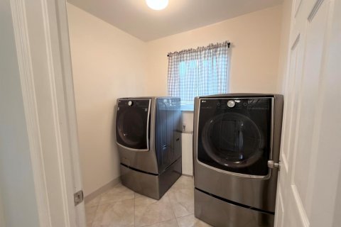 House in Weston, Florida 4 bedrooms, 186.73 sq.m. № 2250045 - photo 20