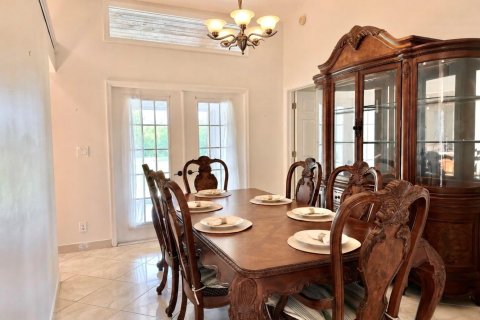 House in Weston, Florida 4 bedrooms, 186.73 sq.m. № 2250045 - photo 7