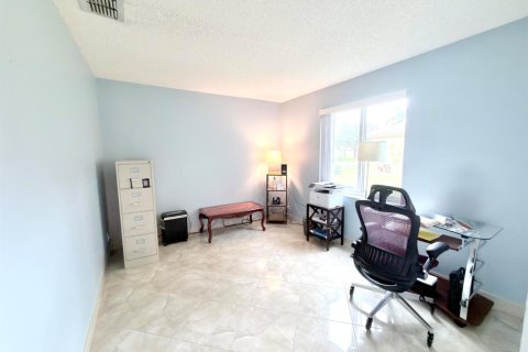House in Weston, Florida 4 bedrooms, 186.73 sq.m. № 2250045 - photo 18