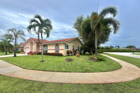 House in Weston, Florida 4 bedrooms, 186.73 sq.m. № 2250045 - photo 3