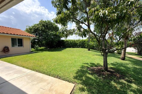 House in Weston, Florida 4 bedrooms, 186.73 sq.m. № 2250045 - photo 23