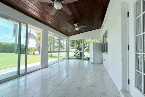House in Weston, Florida 4 bedrooms, 186.73 sq.m. № 2250045 - photo 21