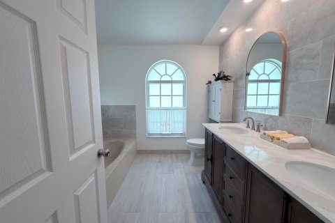House in Weston, Florida 4 bedrooms, 186.73 sq.m. № 2250045 - photo 14