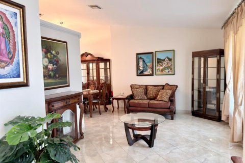 House in Weston, Florida 4 bedrooms, 186.73 sq.m. № 2250045 - photo 6