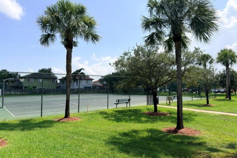 House in Weston, Florida 4 bedrooms, 186.73 sq.m. № 2250045 - photo 26