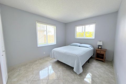 House in Weston, Florida 4 bedrooms, 186.73 sq.m. № 2250045 - photo 16