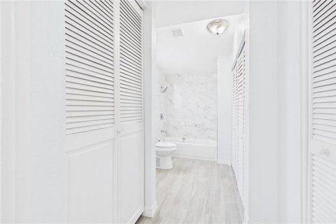 Villa ou maison à vendre à Tampa, Floride: 3 chambres, 101.73 m2 № 1916810 - photo 15