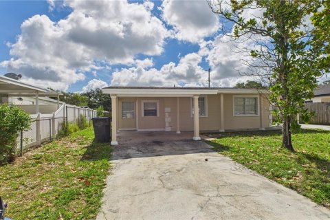 Villa ou maison à vendre à Tampa, Floride: 3 chambres, 101.73 m2 № 1916810 - photo 2