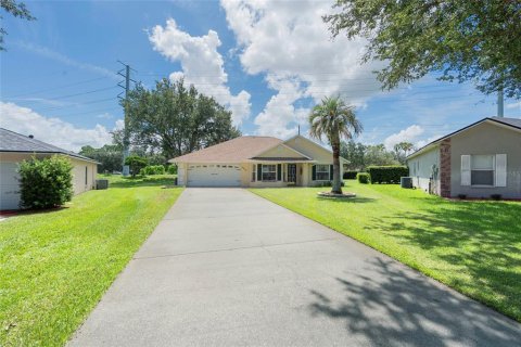 House in Zephyrhills, Florida 3 bedrooms, 130.34 sq.m. № 2294608 - photo 19