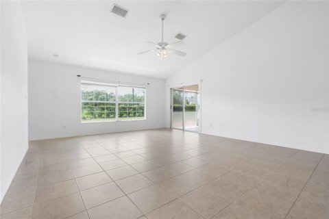 House in Zephyrhills, Florida 3 bedrooms, 130.34 sq.m. № 2294608 - photo 18