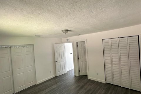 House in Miami, Florida 2 bedrooms, 85.01 sq.m. № 2060702 - photo 7