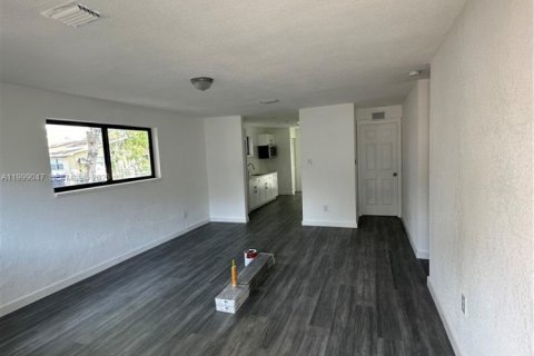 House in Miami, Florida 2 bedrooms, 85.01 sq.m. № 2060702 - photo 4