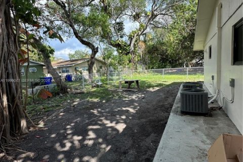 House in Miami, Florida 2 bedrooms, 85.01 sq.m. № 2060702 - photo 15