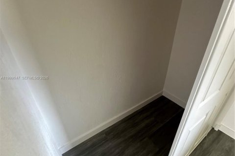 House in Miami, Florida 2 bedrooms, 85.01 sq.m. № 2060702 - photo 12