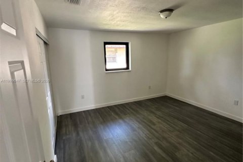 House in Miami, Florida 2 bedrooms, 85.01 sq.m. № 2060702 - photo 9