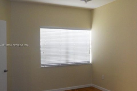 Condo in Pembroke Pines, Florida, 2 bedrooms № 2434396 - photo 12